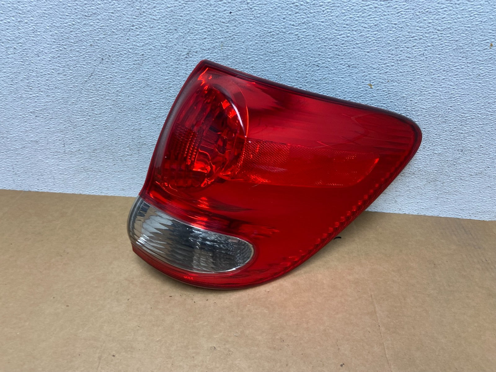 2005- 2007 Toyota Sequoia Right Passenger RH Tail light AE2936 DG0