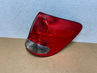 2005- 2007 Toyota Sequoia Right Passenger RH Tail light AE2936 DG0