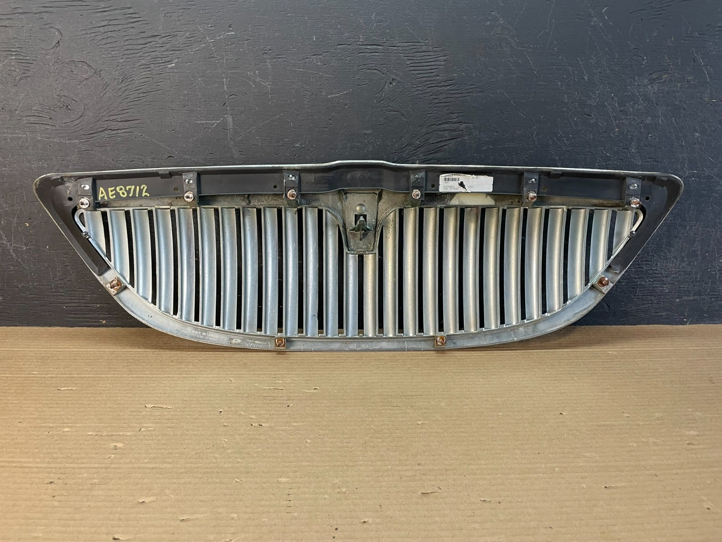 2003 to 2011 Lincoln Town Car Front Upper Grille Grill Chrome W/Emblem AE8712 DG3
