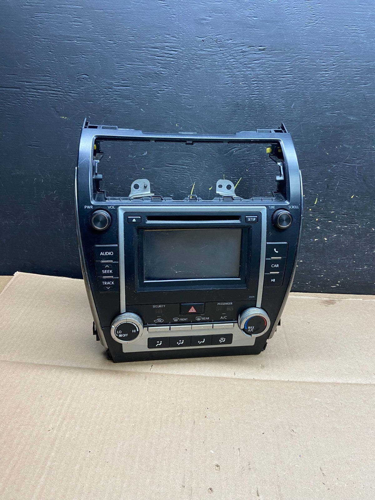 2012 2013 2014 Toyota Camry Radio CD Player Climate Control Bezel Y2138 DG0