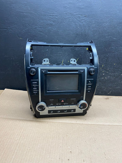 2012 2013 2014 Toyota Camry Radio CD Player Climate Control Bezel Y2138 DG0