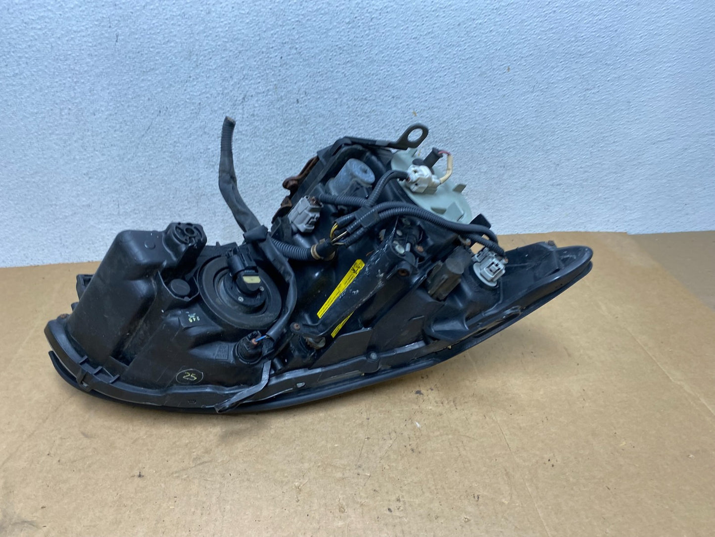 2004 to 2009 Lexus RX330 RX350 Xenon Left Driver Side Headlight AE3213 DW5