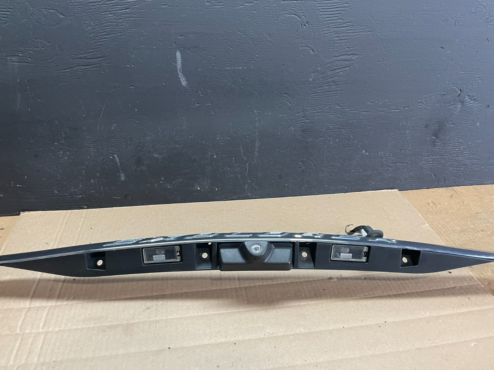 2011 to 2014 Ford Explorer Rear Tailgate Gate Trim Molding With Camera AB7593 DG4