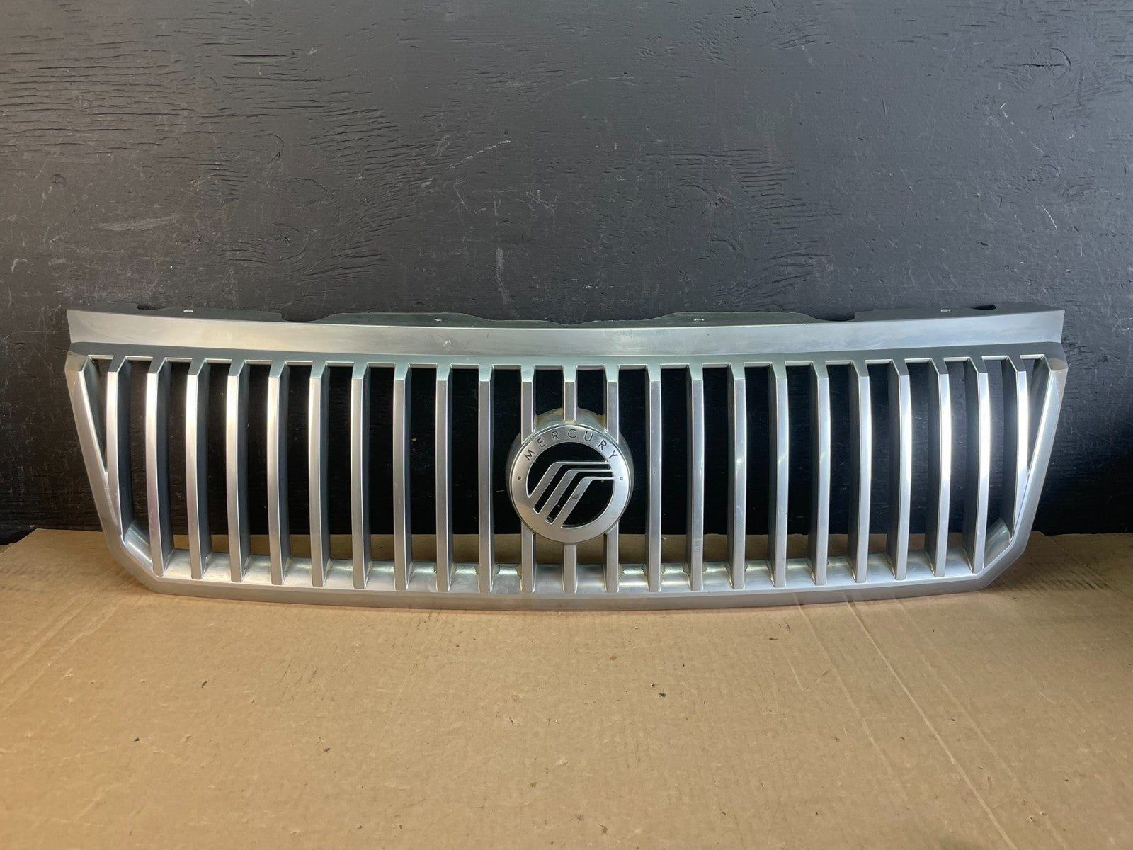 2002 to 2005 Mercury Mountaineer Front Upper Grill Grille AD0206 DG0