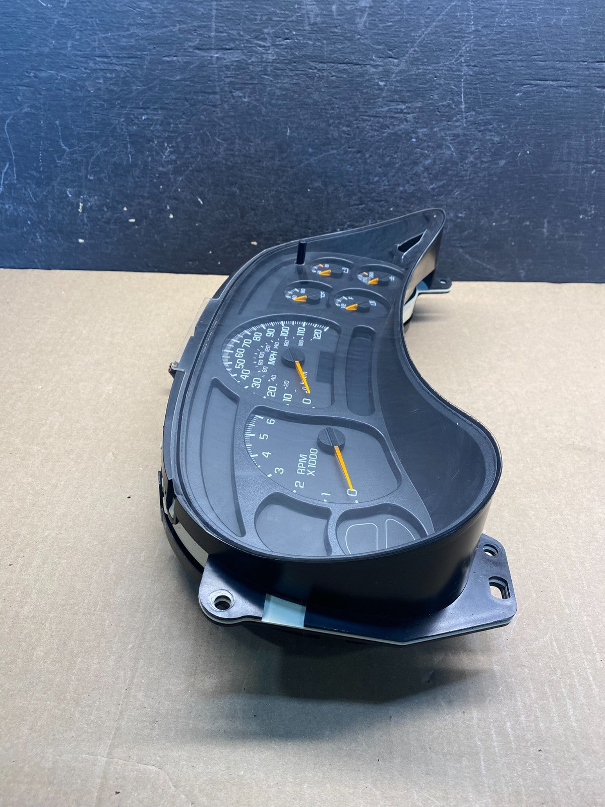 2003 to 2006 Chevrolet Silverado Speedometer Instrument Cluster AG3870 DG1