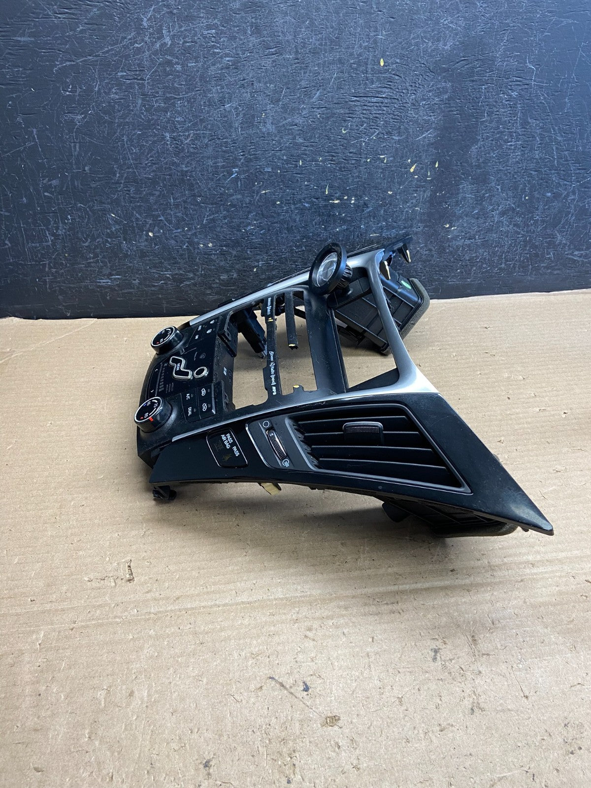2011 - 2014 Hyundai Sonata Center Radio Climate Control Air Vent Bezel ah3643 DG2