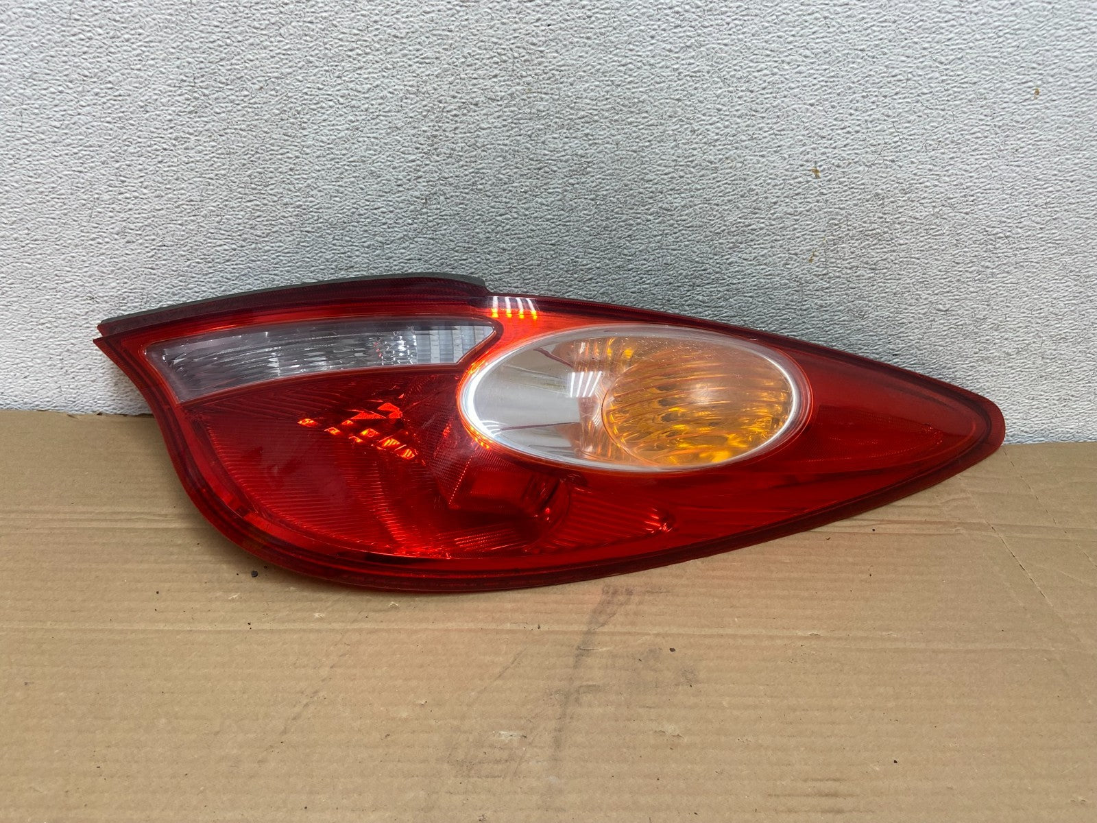 2004 to 2006 Toyota Solara Right Passenger Side Tail Light AG8859 DW0