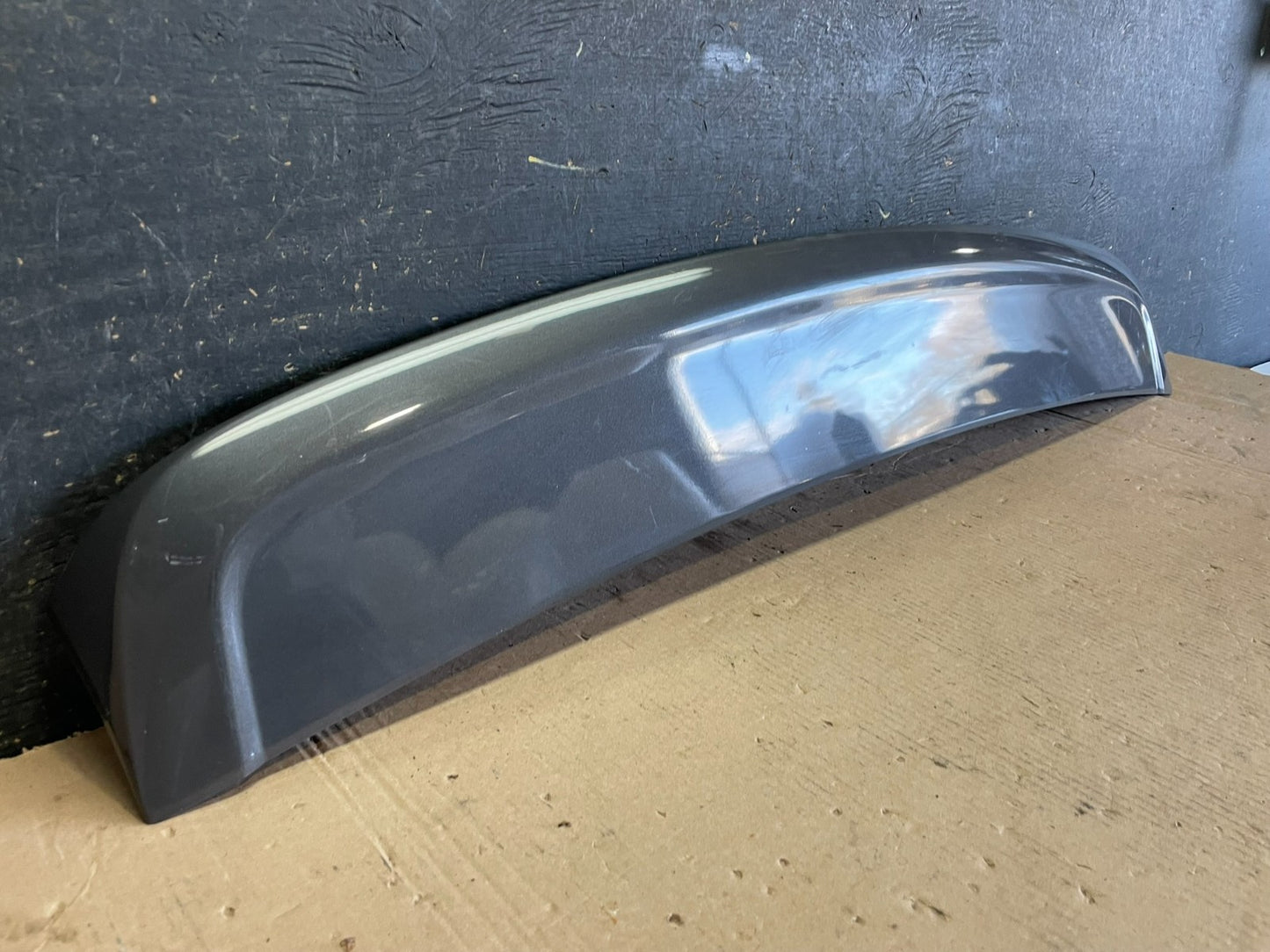 2008 to 2010 Volkswagen Touareg Trunk Hatch Lid Spoiler 3rd Brake Light AA21481