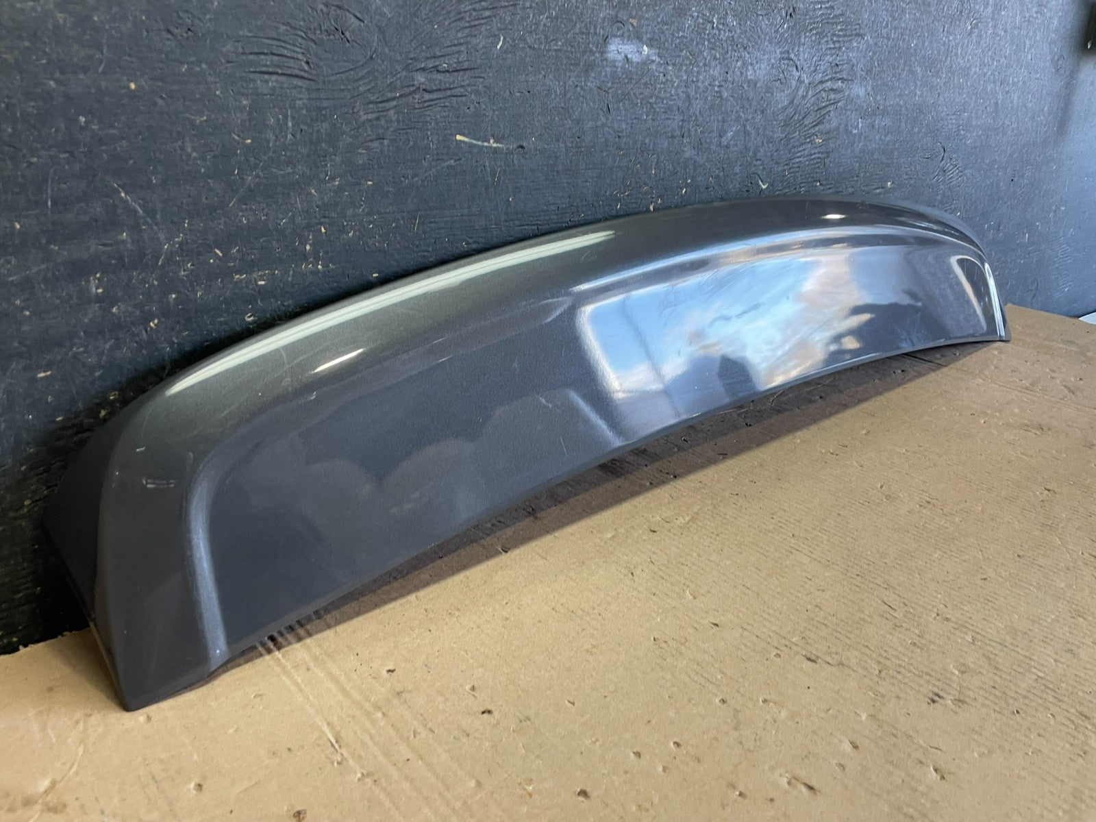 2008 to 2010 Volkswagen Touareg Trunk Hatch Lid Spoiler 3rd Brake Light AA21481