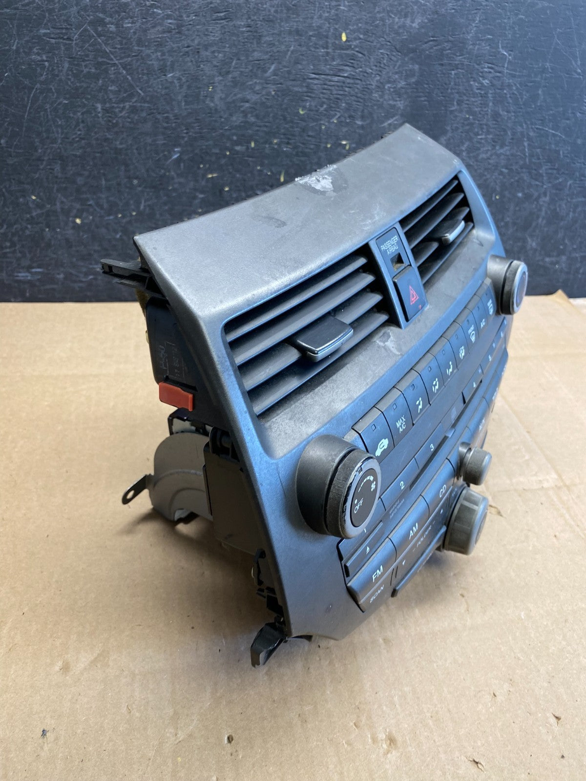 2008 - 2012 Honda Accord Front Radio Control AM./FM CD Climate Control AI3008 DG4