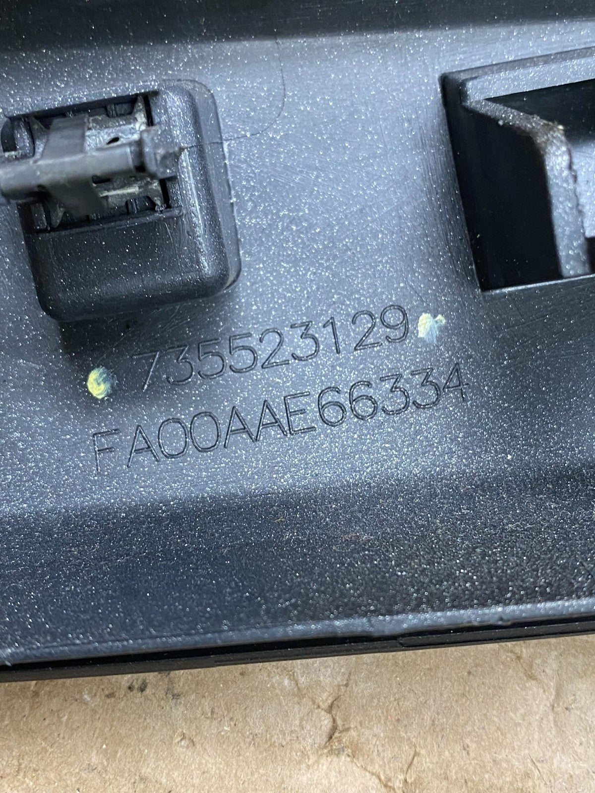 2014 - 2017 Fiat 500L Dashboard Center Air Vent Panel AG6412 DG4