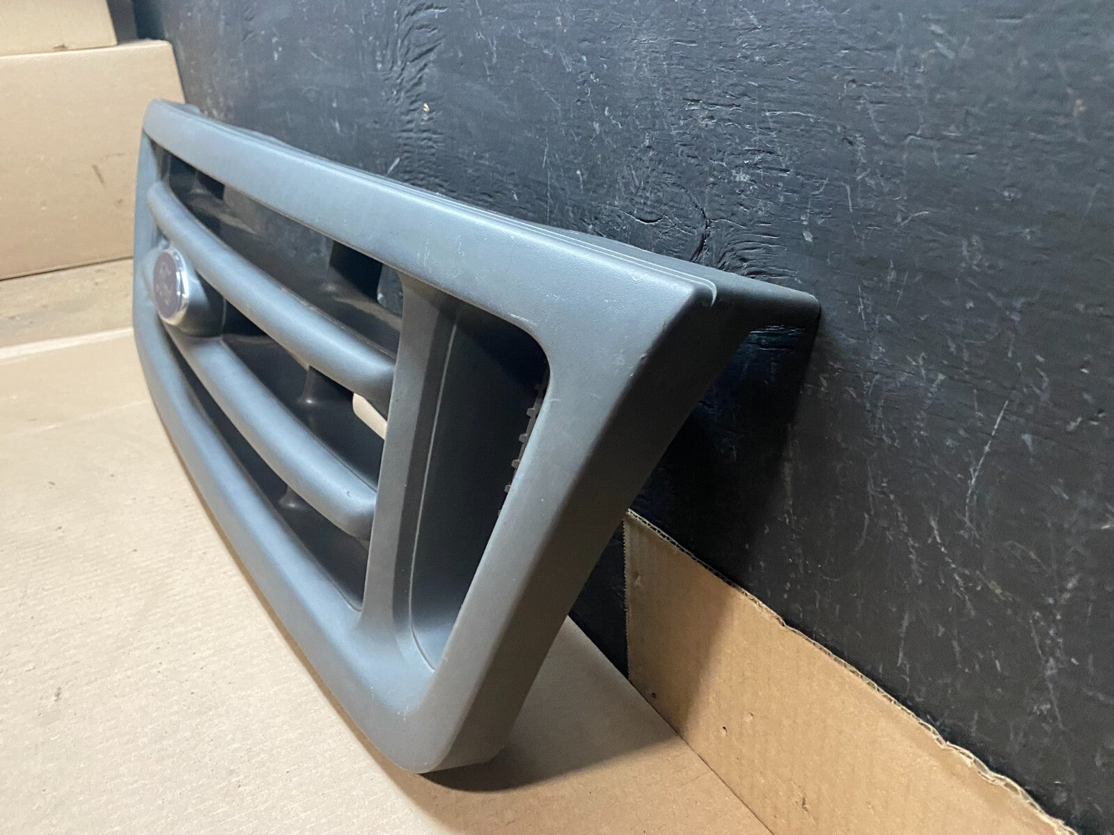 2003 to 2007 Ford Econoline E150 E250 E350 Front Grille Grille E4422 PS1