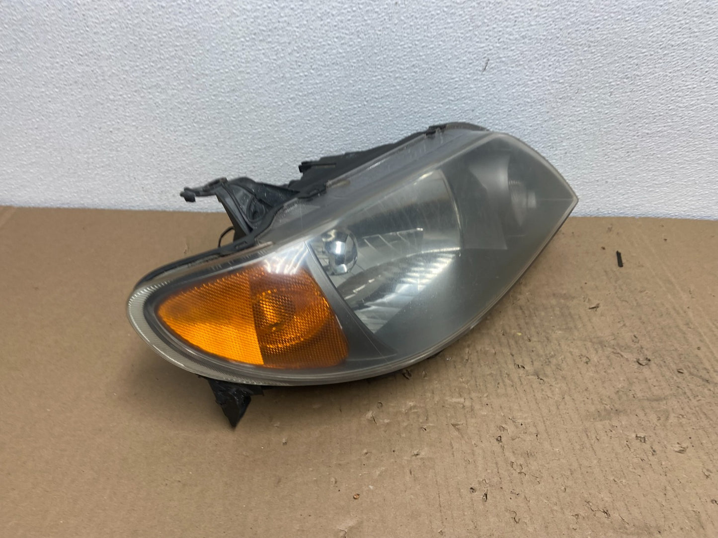 2001 to 2003 Mazda Protege Right Passenger RH Side Headlight OEM AB6650 DW2