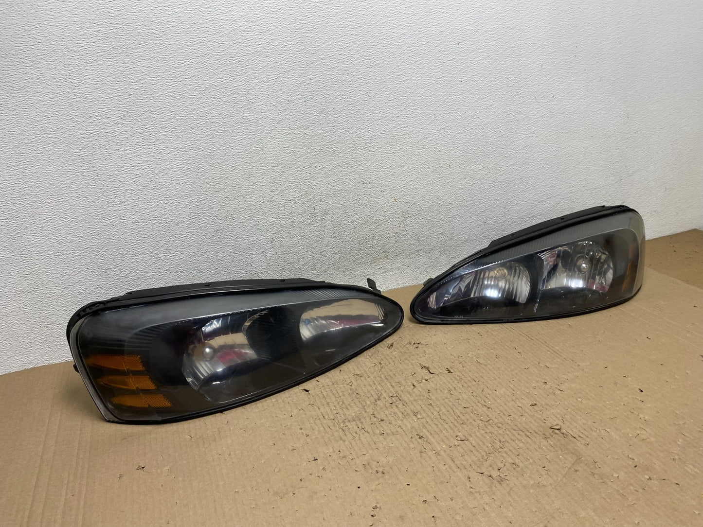 2004 to 2008 Pontiac Grand Prix Left+Right Side Black Headlights AF2874 DW2