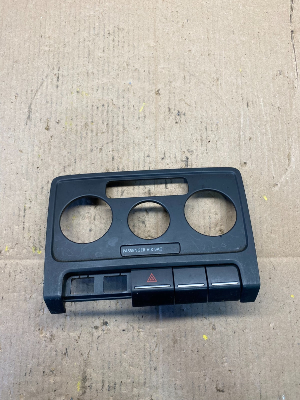 2012 - 2019 Volkswagen Beetle Center Console Climate Control Dash Bezel R6076 DG0