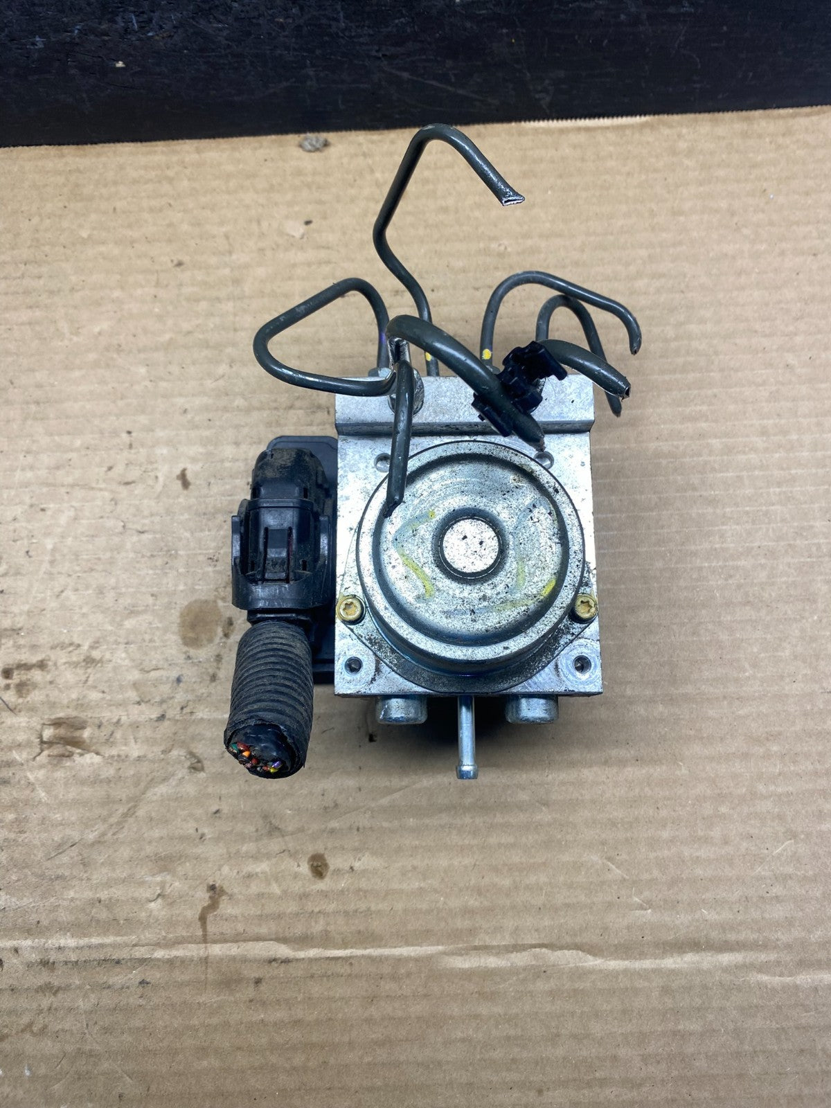 2012 - 2016 Nissan Leaf ABS Anti Lock Brake Pump Module AF7574 DG1