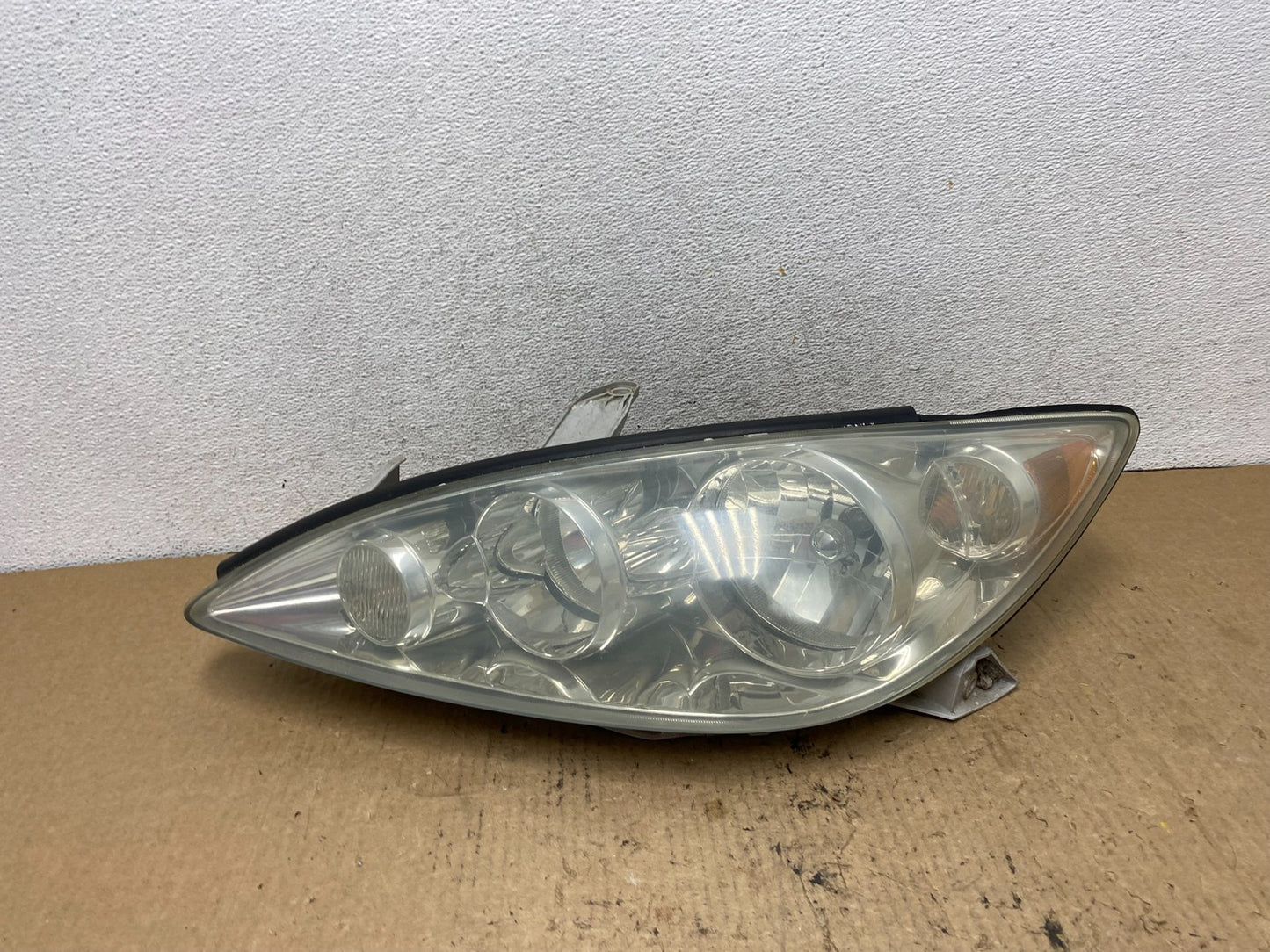 2005 to 2006 Toyota Camry Left Driver LH Halogen Headlight AG3244 DW0