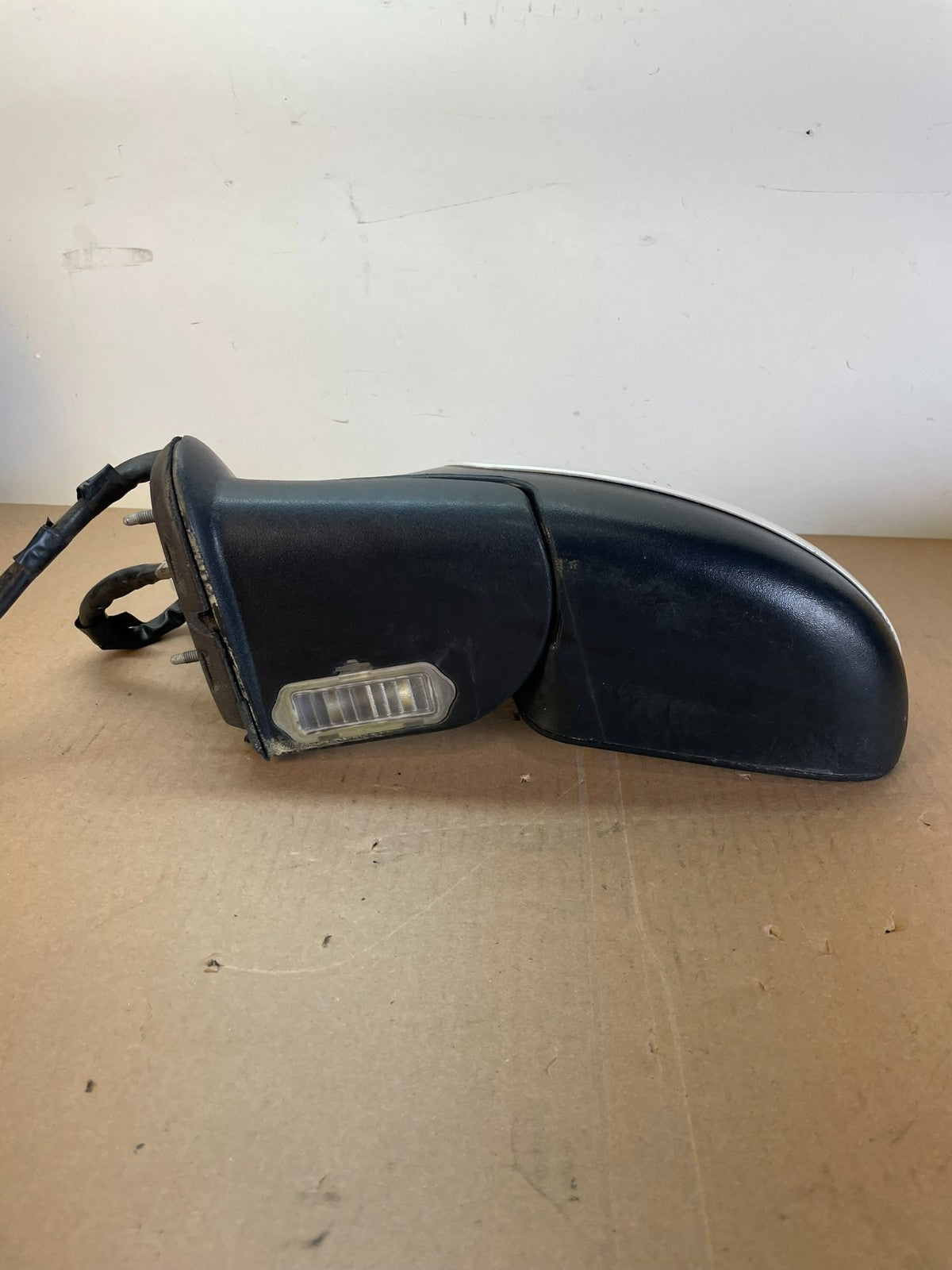 2003-2006 Cadillac Escalade Left Driver View Door Turn Signal Mirror AG2641 MS3