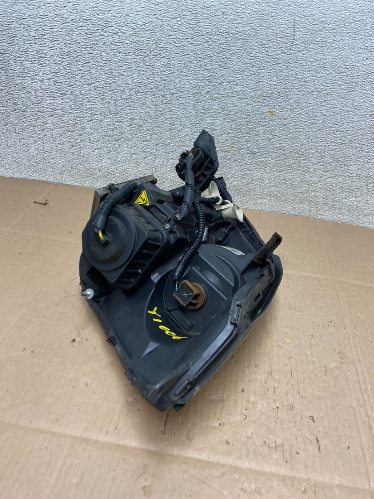 2006 to 2011 Cadillac DTS Right Passenger RH Side Xenon Hid Headlight OEM Y10067
