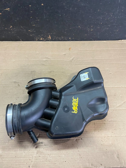 2020 to 2022 Ford Explorer OEM Air Right Intake Cleaner Inlet OEM O0586 DG6
