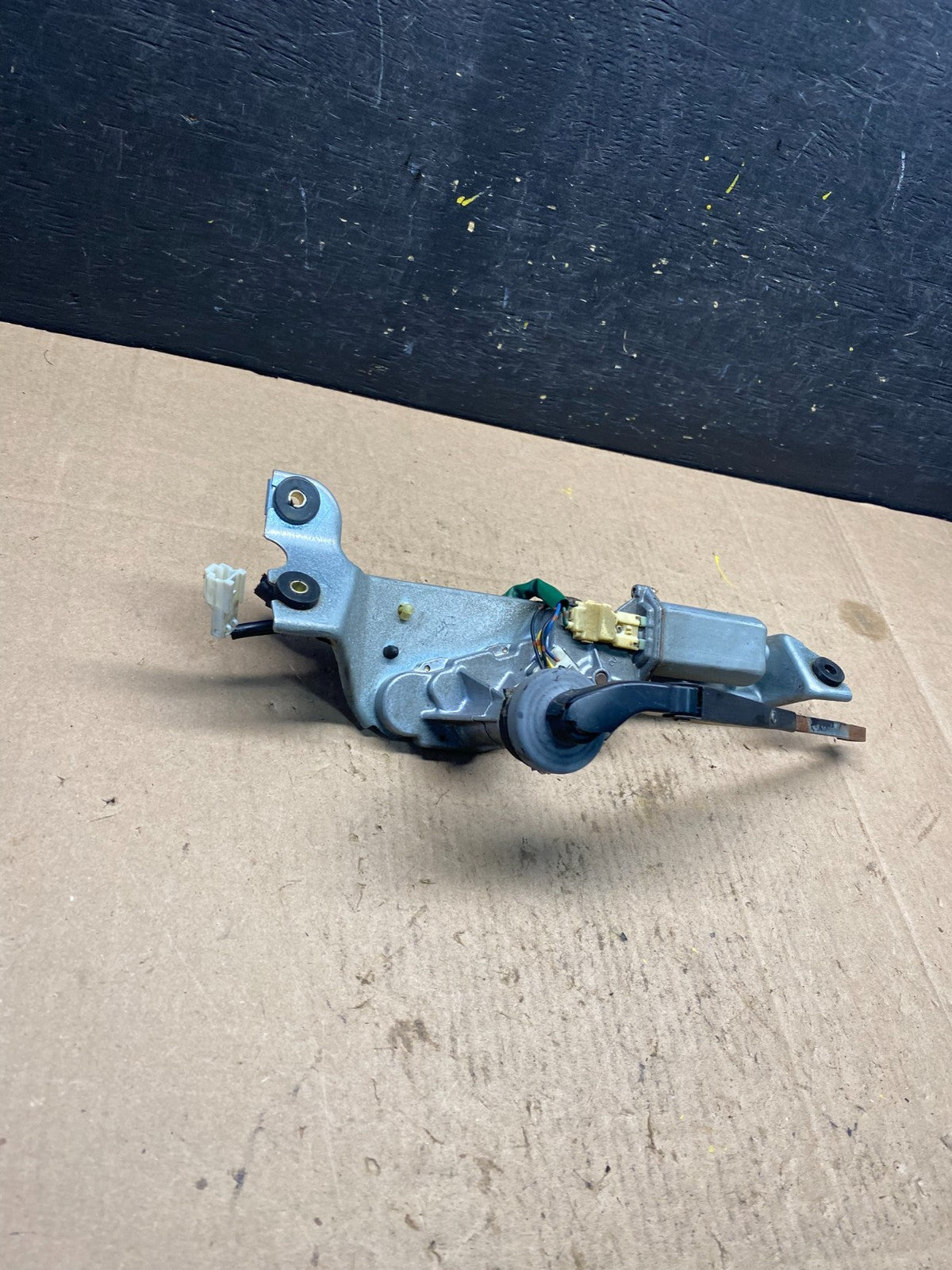 2000 to 2004 Subaru Outback Rear Windshield Washer Wiper Motor R6497 DG1