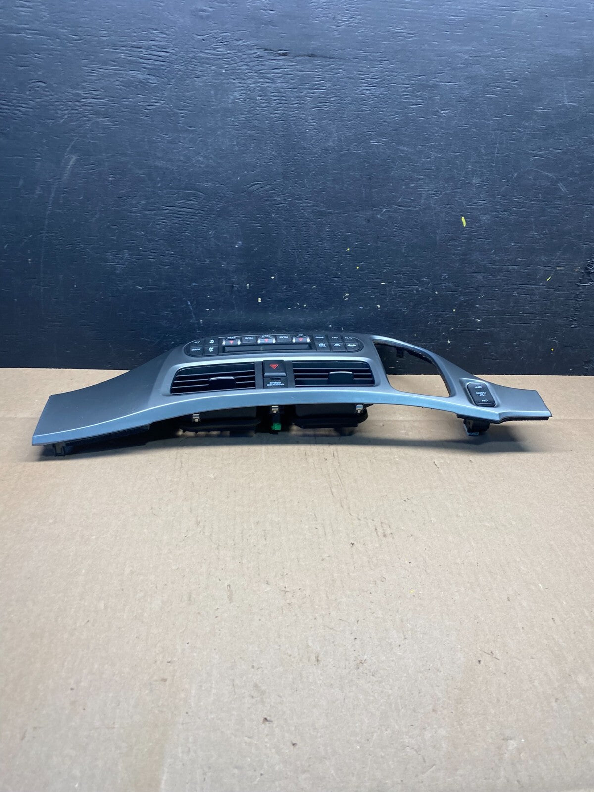 2005 to 2010 Honda Odyssey  Radio Climate Control Dash Trim Bezel O3636 PS3