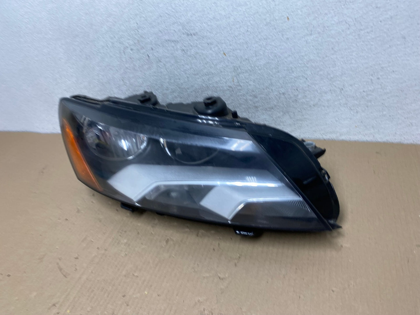 2012-2015 Volkswagen Passat Right Passenger RH Halogen Headlight DEPO AE9531 LK1