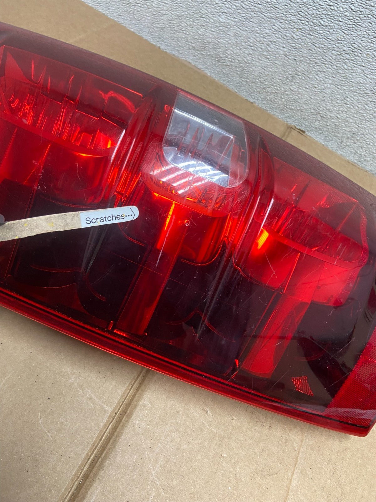 2008-2014 Chevrolet Tahoe Suburban Driver Lh Left Side Tail Light AA1085 DW3