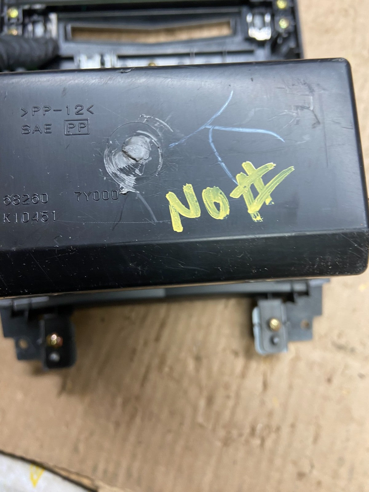 2004 2005 2006 Nissan Maxima Radio Panel Climate Control Bezel Trim OEM y7865 DG7