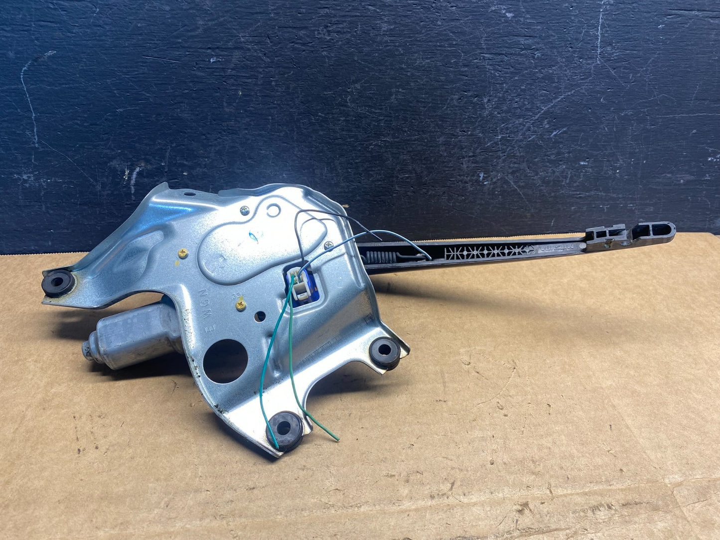 2010 to 2014 Subaru Outback Rear Windshield Wiper Motor AD74195
