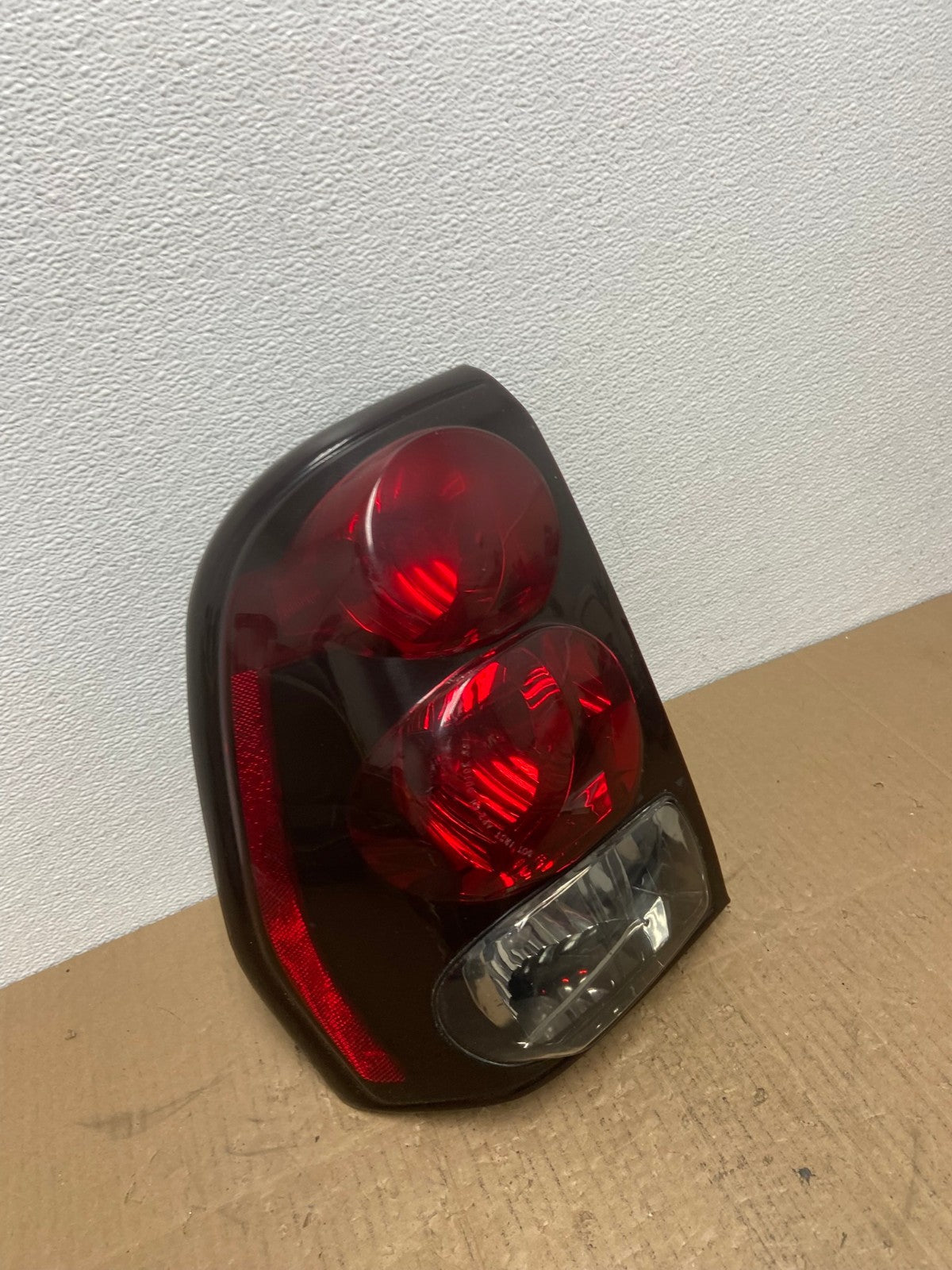 2002 to 2009 Chevrolet Trailblazer Left Driver LH Side Tail Light AB8238 LK2