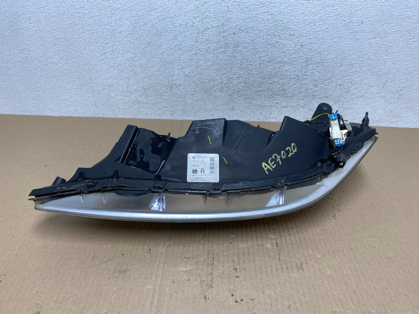 2005 to 2009 Pontiac G6 Headlight Right Passenger Rh Side Halogen AE7020 DW8