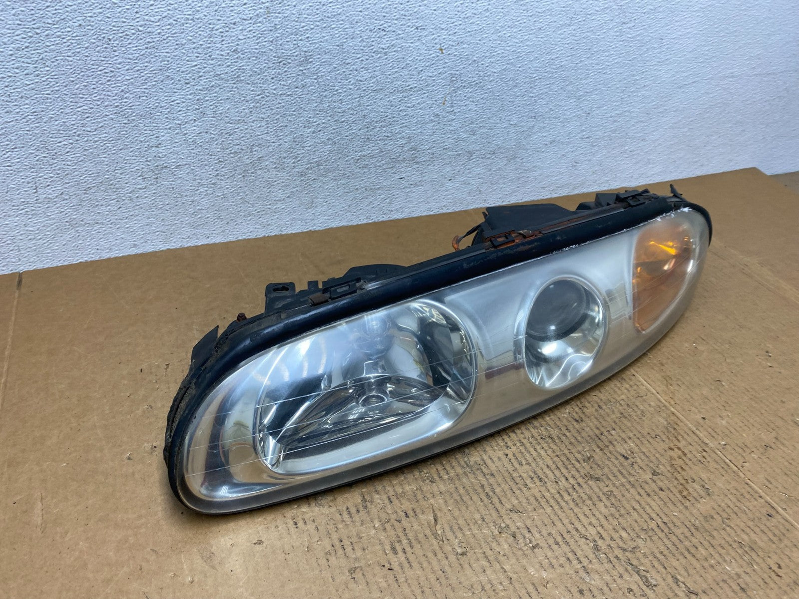 2001 to 2003 Oldsmobile Aurora Left Driver LH Side Headlight AE1405 DG2