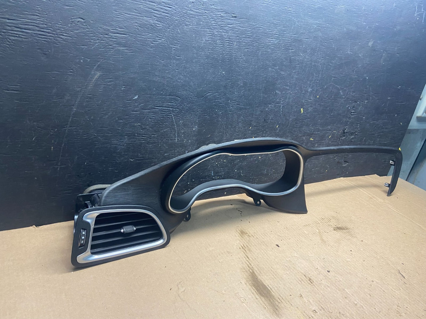 2015-2017 Chrysler 200 Speedometer Cluster Dash Bezel Trim W/ Vent q7273 DG1