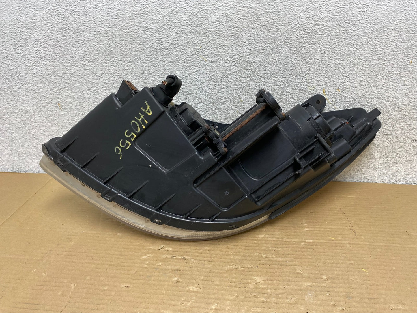 2007 to 2012 Hyundai Veracruz Right Passenger RH Headlight Halogen AH0556 DW9