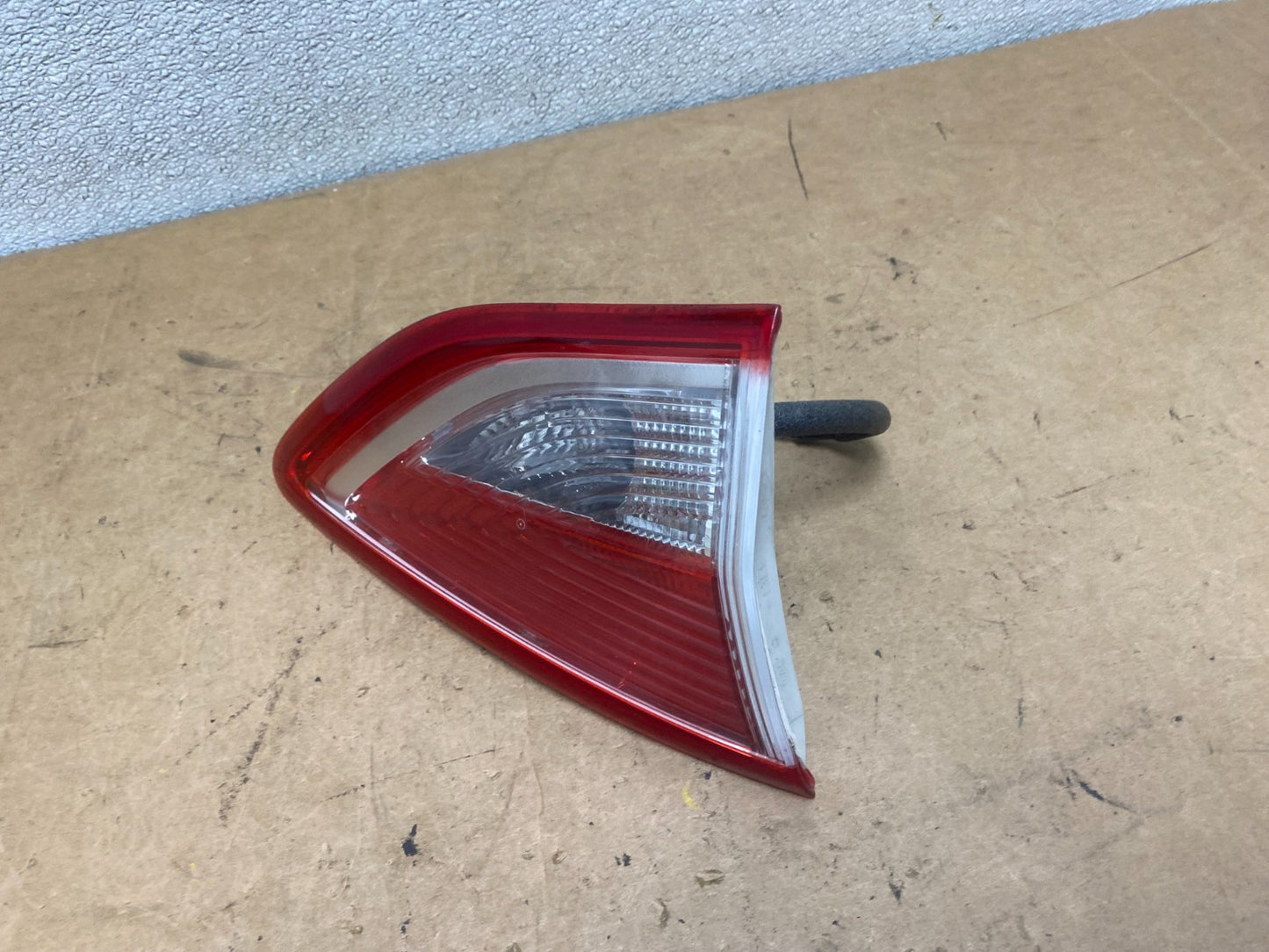 2013 to 2016 Ford Escape Left Driver LH Side Inner Tail Light OEM X5273 DW1