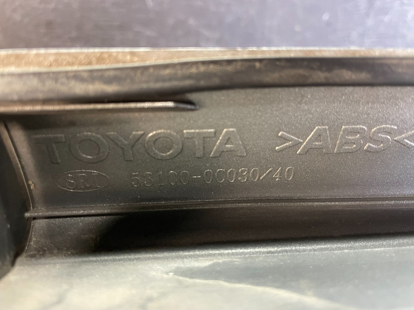 2001 to 2004 Toyota Sequoia Front Upper Grill Grille W/ Emblem AE3715 DG6