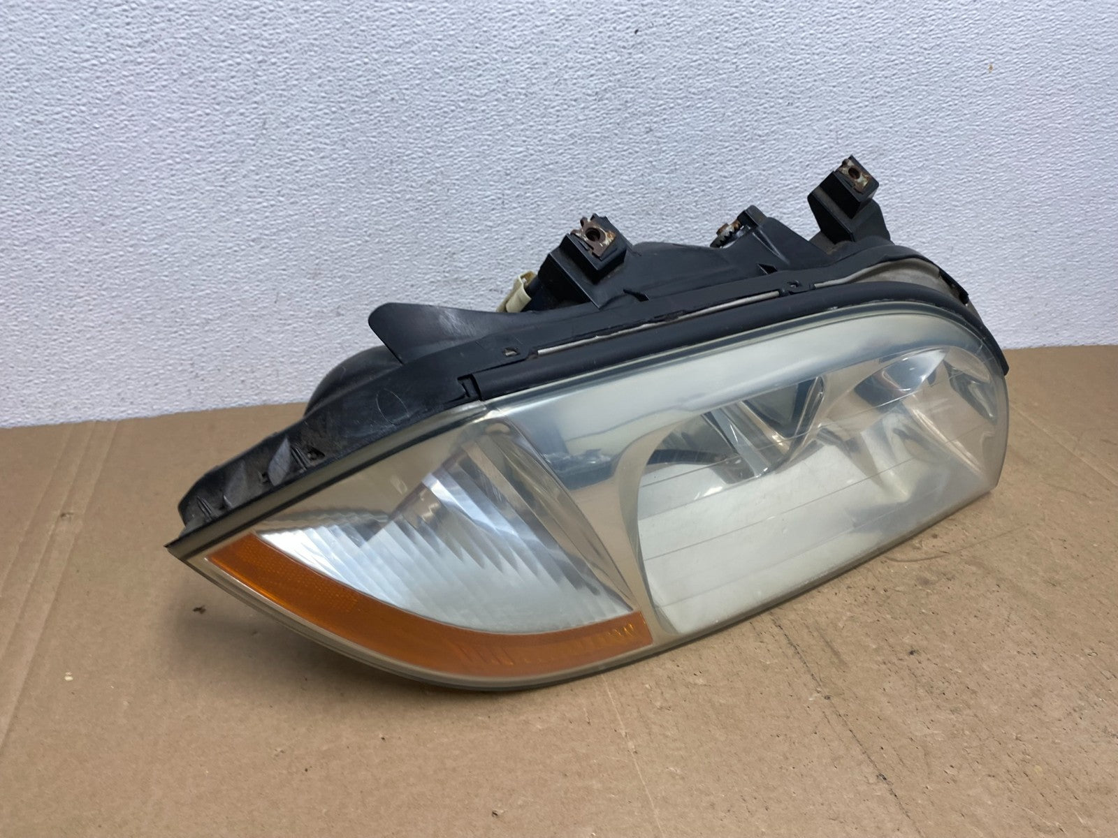 2001 to 2003 Acura MDX Passenger Right RH Headlight AC5732 DW2