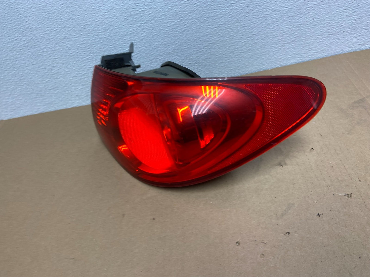2007 to 2010 Hyundai Elantra Sedan Right Passenger Side Tail Light AB6330 DW1