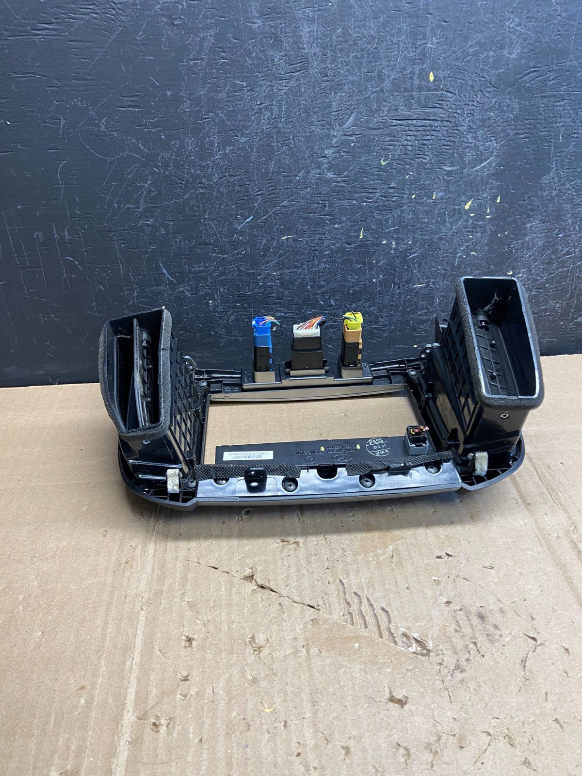 2007 to 2009 Hyundai Santa Fe Center Dashboard Radio Bezel Trim AE1750 DG4