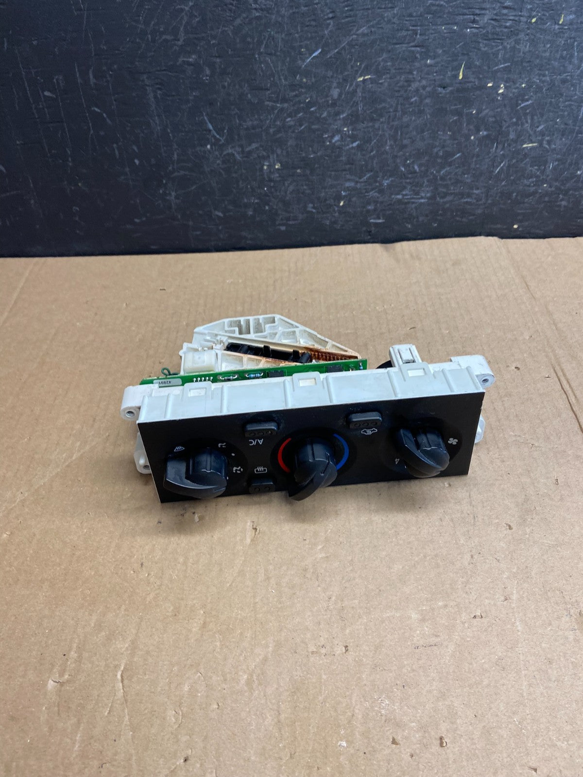 2001-2004 Nissan Xterra Heater A/C Climate Temperature Control AE4422 DG4
