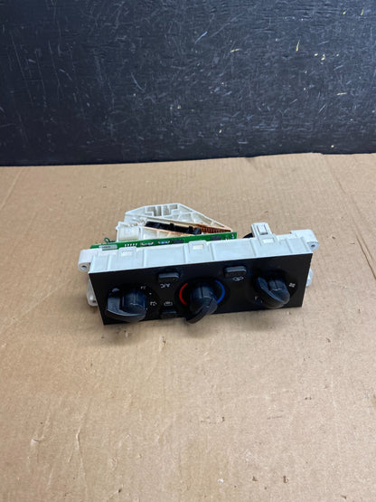 2001-2004 Nissan Xterra Heater A/C Climate Temperature Control AE4422 DG4