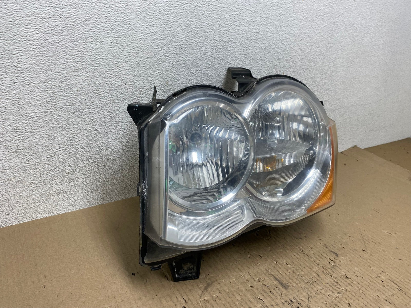 2008-2010 Jeep Grand Cherokee Left LH Driver Side Halogen Headlight AE7088 LK2