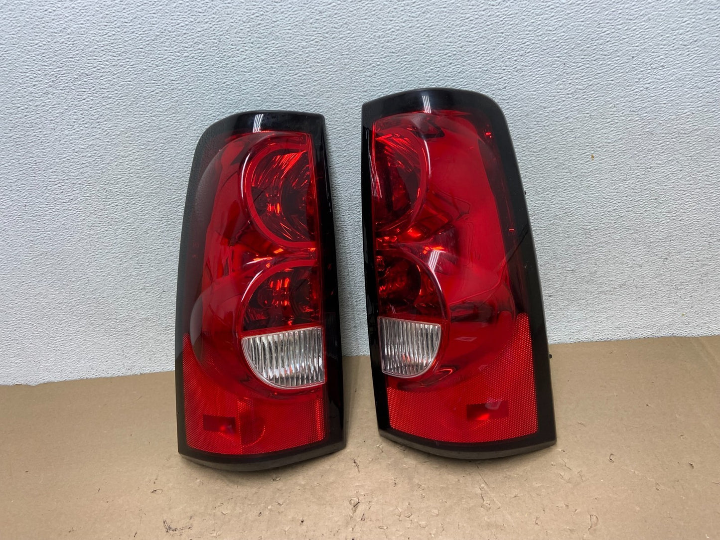 2003-2006 Chevrolet Silverado Left + Right Side Tail lights AG4279 LK0