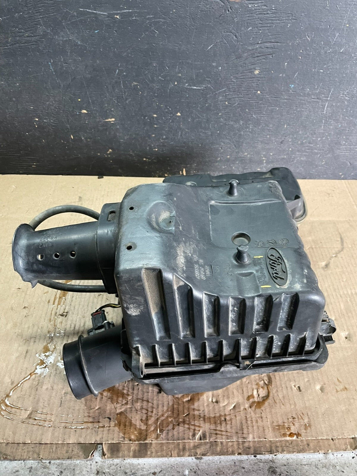 2009 to 2010 Ford Expedition Air Intake Cleaner Box Coolant Bottle M8972 DG7