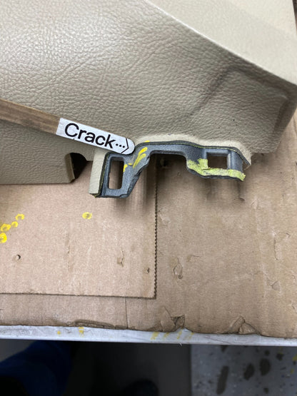 2013 to 2019 Ford Taurus Front Right Passenger Side Interior Door Panel J8121 DG6