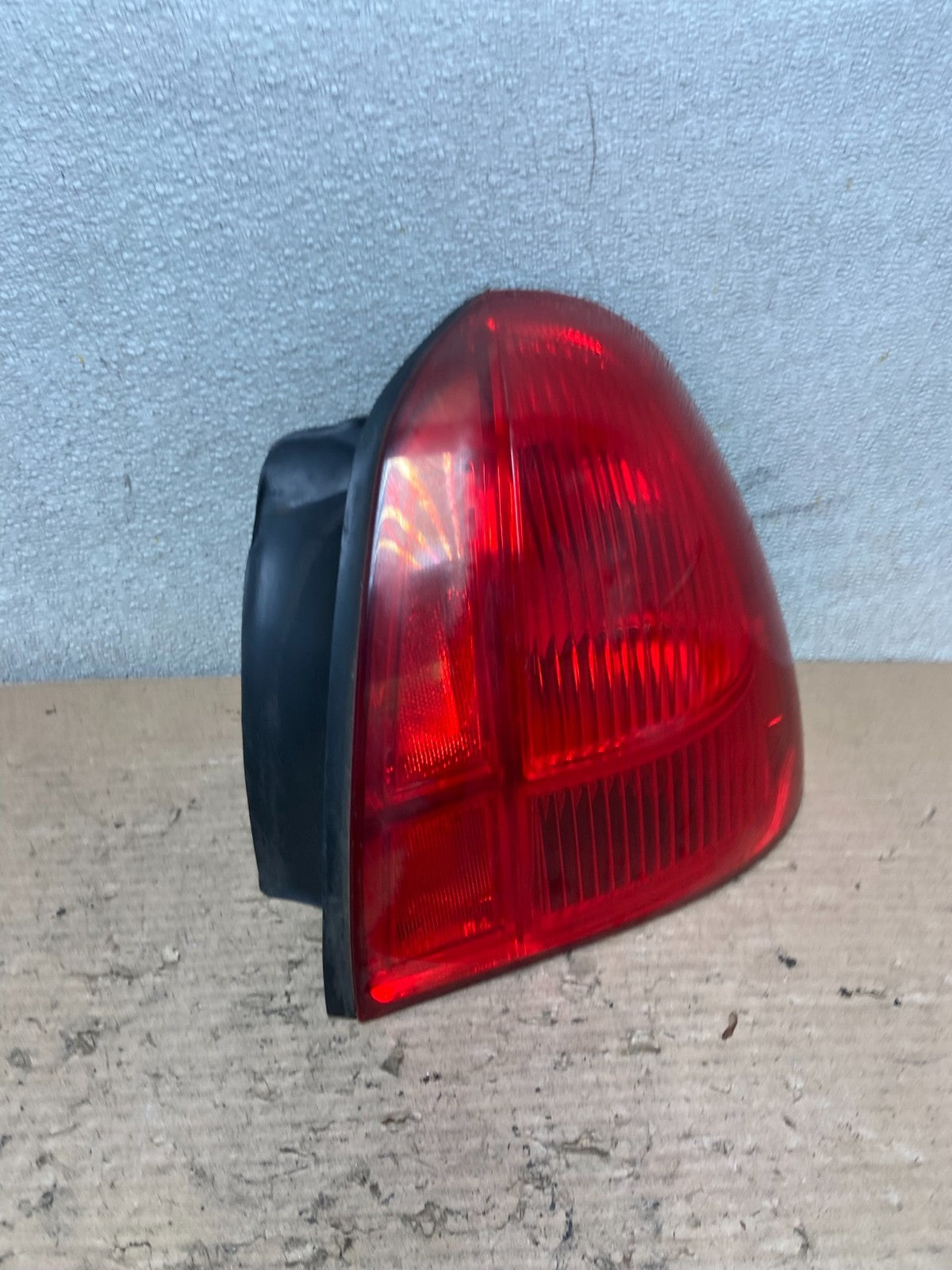 2003 to 2011 Lincoln Town Car Right Passenger Rh Tail Light AA9821 LK2