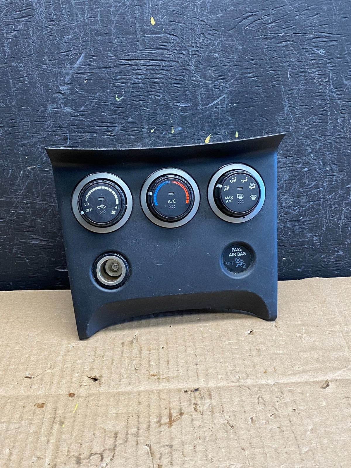 2011 to 2015 Nissan Rogue Heater Temperature AC Climate Control AC9557 DG0