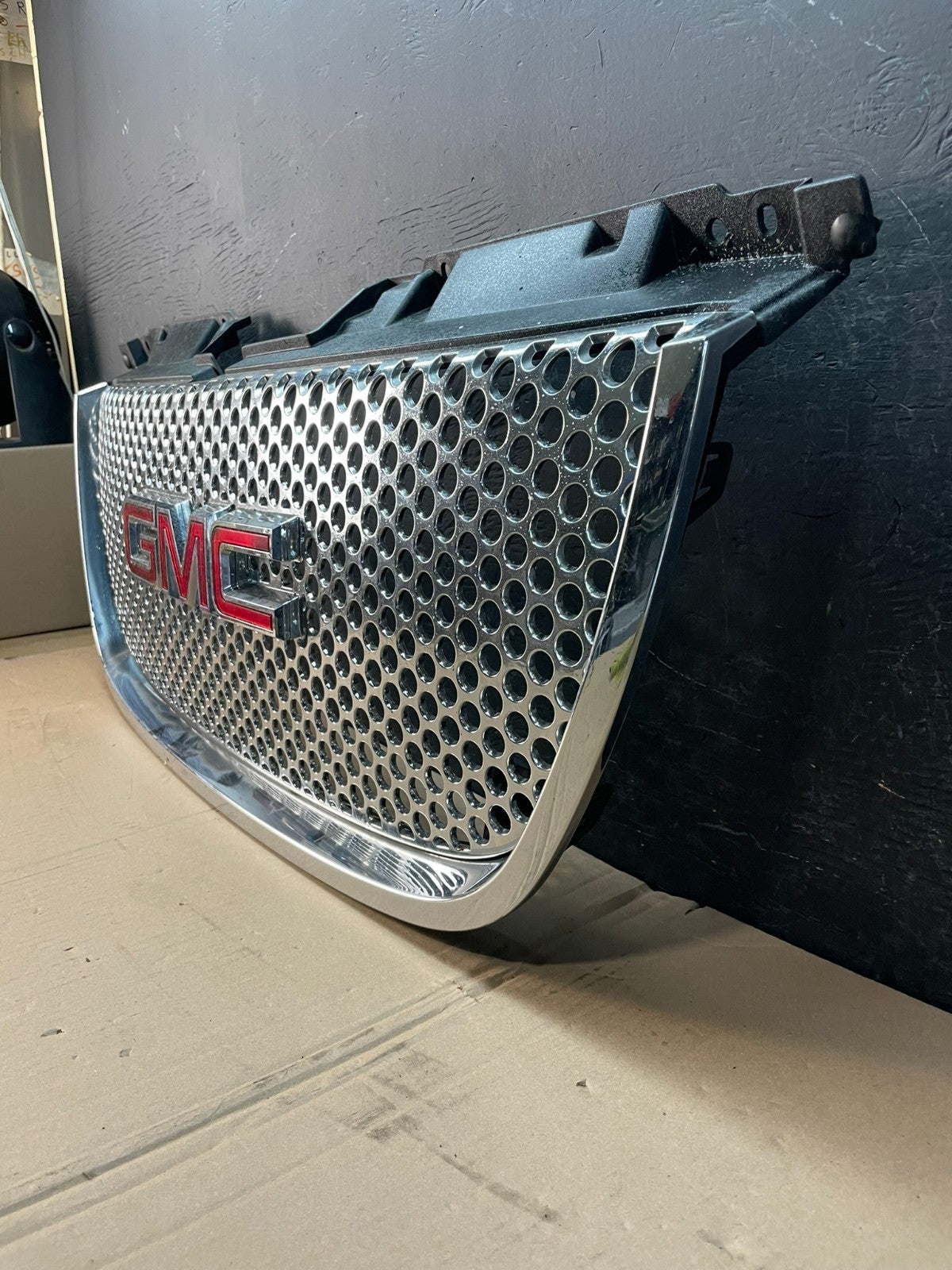 2007 to 2014 GMC Yukon Denali Front Upper Grille Grill AD8391 DG1
