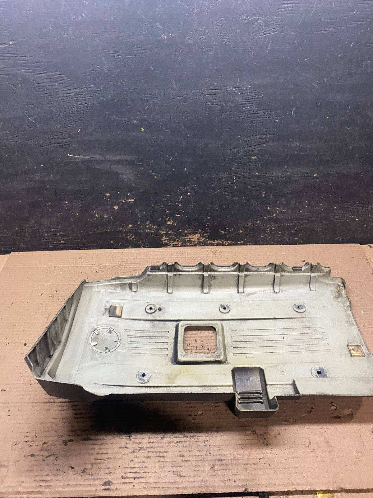 2006 to 2008 BMW 330i 530i Plastic Engine Cover Shield U7998 DG7